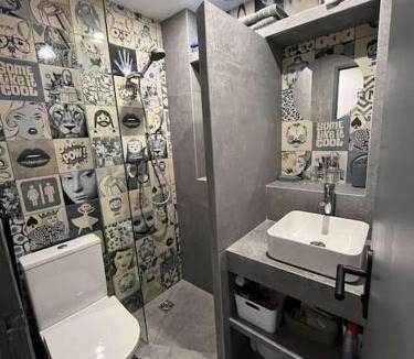 Villeneuve-les-Avignon Apartment | Studio Pop Art Villeneuve Centre