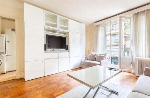 Porte-Dauphine Apartment | Studio#Porte Dauphine#Avenue Foch#2pers.