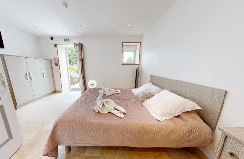 Ferrieres-la-Verrerie Apartment | Studio Poudrière