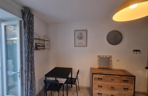 Dol-de-Bretagne Apartment | Studio pour 2 en plein centre-ville