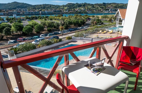 Hendaye Condo | Studio pour 2 | Près de la plage | Vue piscine
