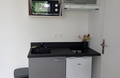 Beurlay Apartment | Studio Près de Latlantique