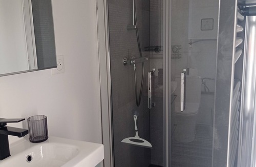 Beurlay Apartment | Studio Près de Latlantique