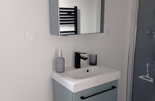 Beurlay Apartment | Studio Près de Latlantique