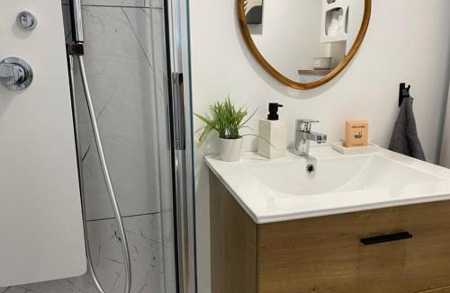 Ardres Apartment | Studio premium, à 50m du Lac d'Ardres avec terrasse