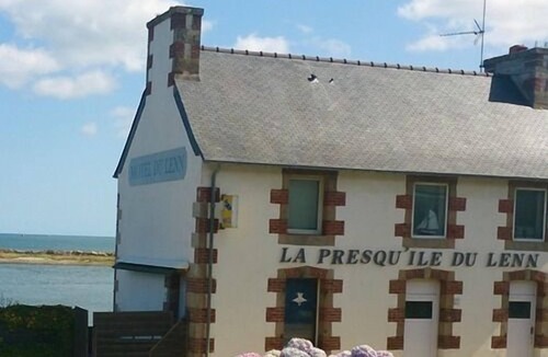 Louannec Apartment | Studio-Private Bathroom-Sea view-Plaisance