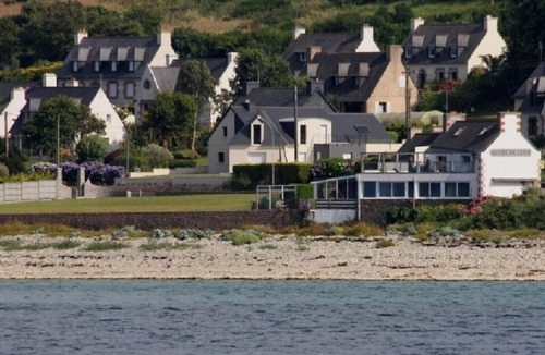 Louannec Apartment | Studio-Private Bathroom-Street View-Ponant