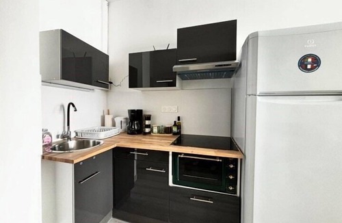 Saint-Claude Apartment | Studio-Private Bathroom-Comfort