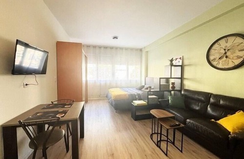 Saint-Claude Apartment | Studio-Private Bathroom-Comfort