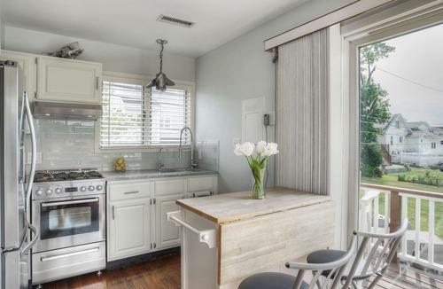 Branford House | Studio, Private Beach, Kayak, Paddle board, Pool, Hot tub