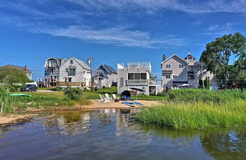 Branford House | Studio, Private Beach, Kayak, Paddle board, Pool, Hot tub