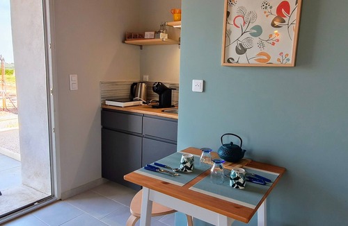 Saulcet Apartment | Studio "Private Room, En-Suite Bathroom" with Private Terrace, Wi-Fi and Air Conditioning