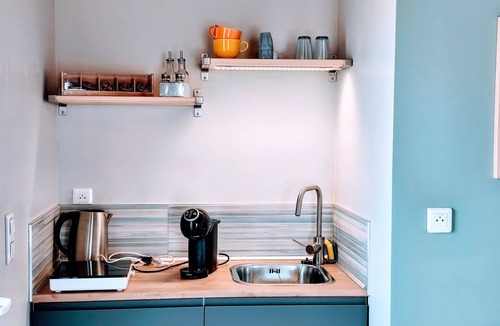 Saulcet Apartment | Studio "Private Room, En-Suite Bathroom" with Private Terrace, Wi-Fi and Air Conditioning
