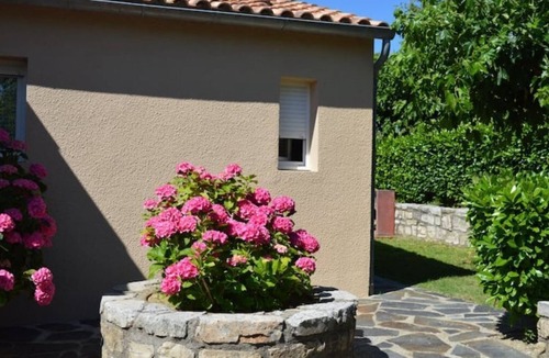Vallon-Pont-d'Arc Apartment | Studio Proche du Village et de la Rivière