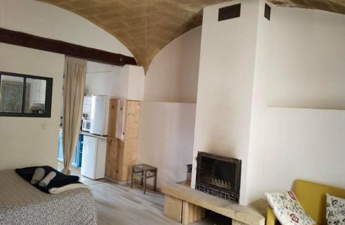 Remoulins Apartment | Studio Proche Pont du Gard