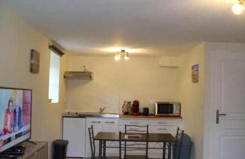 Noaillac Apartment | Studio proche sortie autoroute