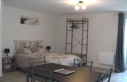 Noaillac Apartment | Studio proche sortie autoroute