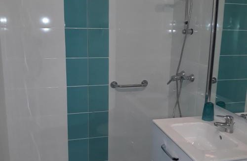 Balaruc-les-Bains Apartment | Studio proche Thermes Balaruc, Climatisé, Animaux admis - FR-1-503-87