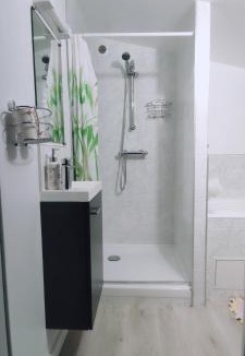 Le Mesnil-en-Vallee Apartment | Studio Propre et Cosy