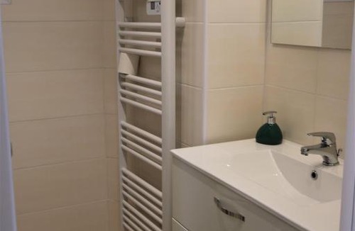 Vernier Apartment | Studio quartier liberation