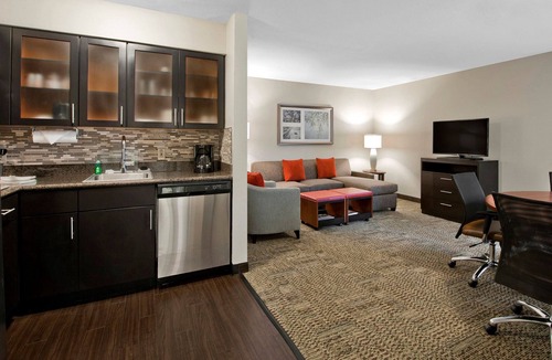 Ballantyne Apartment | Studio Queen Suite | Free Breakfast & Pool