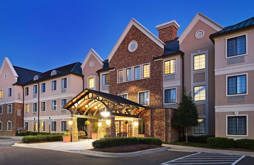 Ballantyne Apartment | Studio Queen Suite | Free Breakfast & Pool