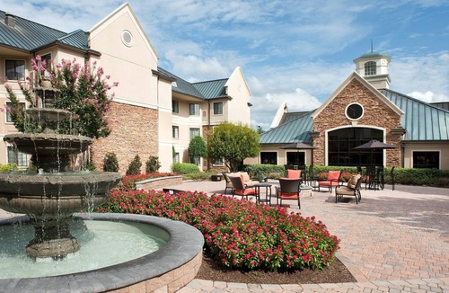 Ballantyne Apartment | Studio Queen Suite | Free Breakfast & Pool