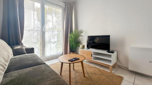 Tours Apartment | Studio rénové 2026 Parking gratuit Proche Faculté et A10