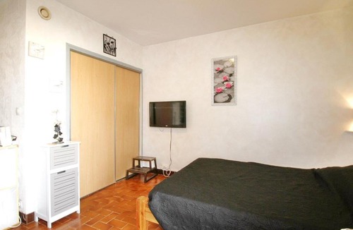 Balaruc-les-Bains Apartment | Studio rénové avec wifi, balcon et climatisation à Balaruc-les-Bains - FR-1-553-53