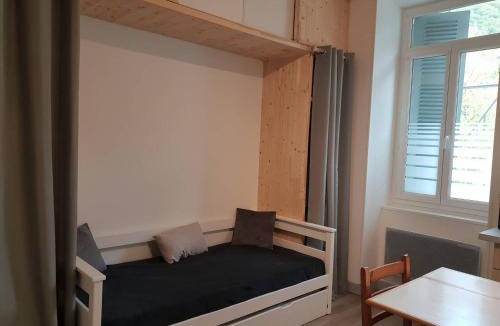 Cauterets Apartment | Studio rénové central, à 50 m du télécabine, 2-4 pers - FR-1-234-293