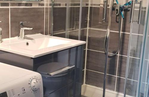 Cauterets Apartment | Studio rénové central, à 50 m du télécabine, 2-4 pers - FR-1-234-293