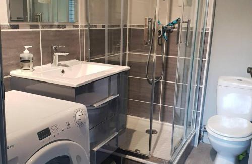 Cauterets Apartment | Studio rénové central, à 50 m du télécabine, 2-4 pers - FR-1-234-293