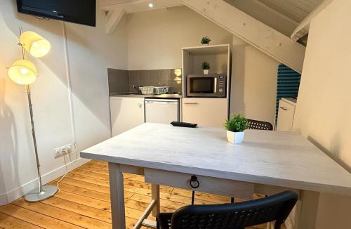 Dreux Apartment | Studio rénové - Centre-ville + WIFI