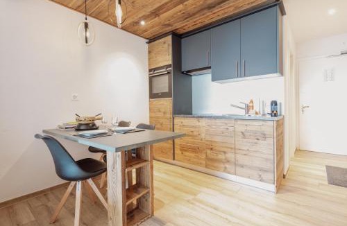 Noes Apartment | Studio rénové et élégant en plein centre
