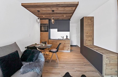 Noes Apartment | Studio rénové et chaleureux en plein centre