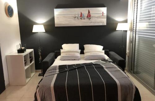 Noirmoutier-en-l'Ile Apartment | Studio rénové à deux pas de la plage des Lutins - Terrasse privée, parking et animaux acceptés - FR-1-426-515