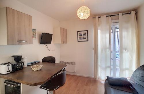 Lamalou-les-Bains Apartment | Studio rénové Lamalou, proche Thermes, WIFI, animaux admis - FR-1-451-110