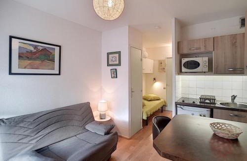 Lamalou-les-Bains Apartment | Studio rénové Lamalou, proche Thermes, WIFI, animaux admis - FR-1-451-110