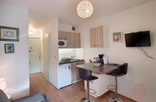 Lamalou-les-Bains Apartment | Studio rénové Lamalou, proche Thermes, WIFI, animaux admis - FR-1-451-110
