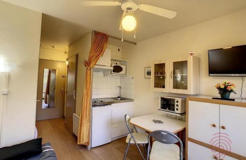 Lamalou-les-Bains Apartment | Studio RDC proche centre et thermes avec Wifi - FR-1-451-76