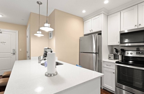 York Beach Condo | Studio + Resort Room in One Easy Stay