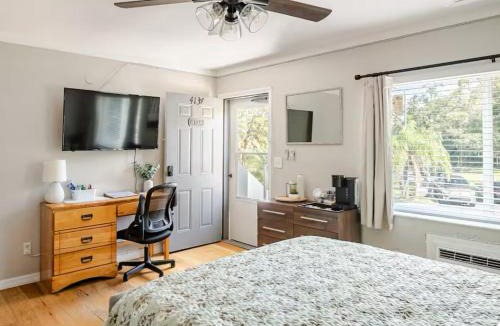 Northeast Tampa Apartment | Studio retreat by the river