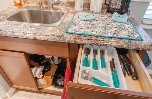 Conway House | Studio Retreat Private Entry & Pets OK