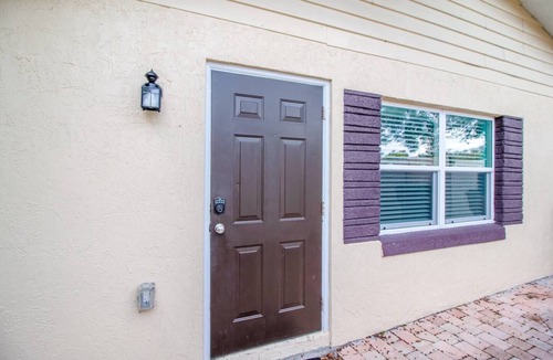Conway House | Studio Retreat Private Entry & Pets OK