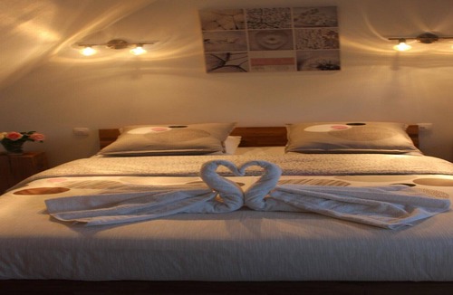 Chateauvieux Apartment | Studio Romance less than 10 minutes from Beauval Zoo