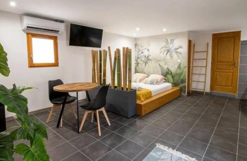 Baixas Apartment | Studio romantique à Baixas avec Jacuzzi - 35m²