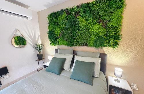 Tarbes Apartment | Studio romantique climatisé, terrasse XXL, hyper centre Tarbes, calme