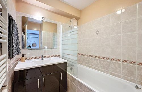 Tarbes Apartment | Studio romantique climatisé, terrasse XXL, hyper centre Tarbes, calme