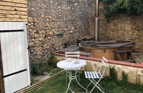 Villemolaque Apartment | Studio Romantique Avec Bain Nordique et BBQ à 10min de Thuir