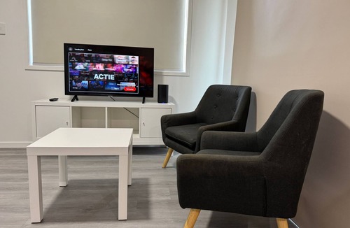 Bulimba House | Studio Room 1, Attached Bathroom, AC, Parking